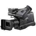 Panasonic AG-HMC84ERU, 3MOS 1/4.1", 12x Мультиформатный камкордер AG-HMC84 осуществляет запись как в AVCHD (HD), так и в DV (SD) на карты памяти SD/SDHC. Камкордер оснащен объективом с12-кратным оптическим зумом, оптическим стабилизато