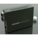 1000Base-T to 1000Base-LX (WDM TX:1310nm, SM), Planet GT-706A15-EU, Smart Media Converter -60km Standards :      IEEE 802.3ab 1000Base-T,IEEE 802.3z                                              1000Base-SX/LX Copper Port :      1 x 1000Base-T RJ-45 port,