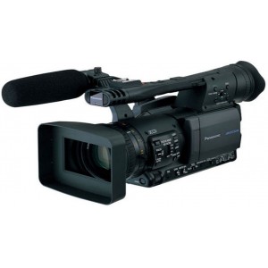 Panasonic AG-HMC154ERU, 3-CCD 1/3", 13x, LCD 3.5", 2x AudioIn XLR 3 CCD матрицы 1/3" (16:9)  Широкоугольный объектив LEICA DICOMAR, максимальная диафрагма 1.6 (wide) - 3.0 (tele), 13х оптический зум  Запись на карты памяти SD и SDHС  Ф