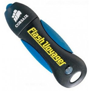 4 GB Corsair Flash Voyager™ Rubber, Drop-Tested, Black (read 20mb/s; write 15mb/s)