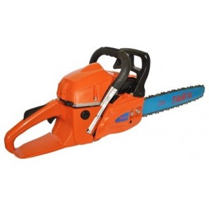 ТАЙГА Profesional Мощность: 3 кВт Объем цилиндра: 52 см3 Длина шины: 450 мм Бак: 0.55 лВес: 6.6 кг В комплекте: напильник, бачок для смешивания топлива, ключи и отвертки для сборки