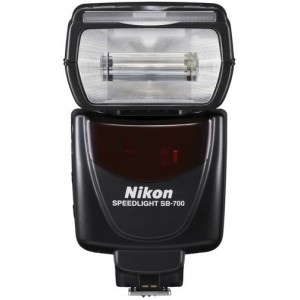  Nikon Speedlight SB-700, I-TTL; Guide Number 28/92 (ISO 100, m), 39/128 (ISO 200, m) external flash (Blitz / Вспышка, вспышки)