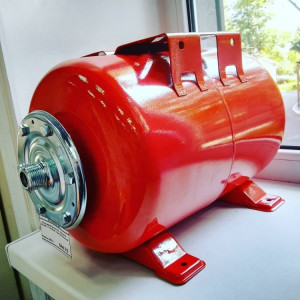 Расширительный бак  Ultra-Pro 22-24L  1" G (Red)  горизонтальный Zilmet    SPECIAL PROMO PRICE