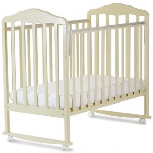 120119 Кровать детская Березка (автостенка, колеса, качалка, пакладка ПВХ, бежевы) Размер 1200*600мм