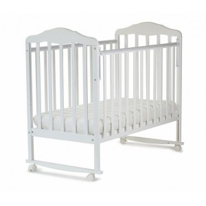 120111 Кровать детская Березка (автостенка, колеса, качалка, пакладка ПВХ, белый) Размер 1200*600мм